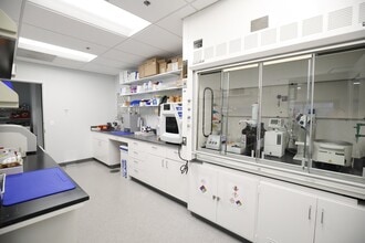 704 Quince Orchard Rd, Gaithersburg, MD à louer Photo intérieure– Image 2 sur 3