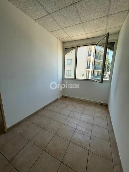 Local commercial dans La Seyne-sur-Mer à louer - Photo intérieure – Image 2 sur 3