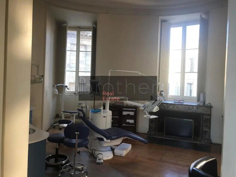 Bureau dans Bordeaux à louer - Photo de l’immeuble – Image 2 sur 9