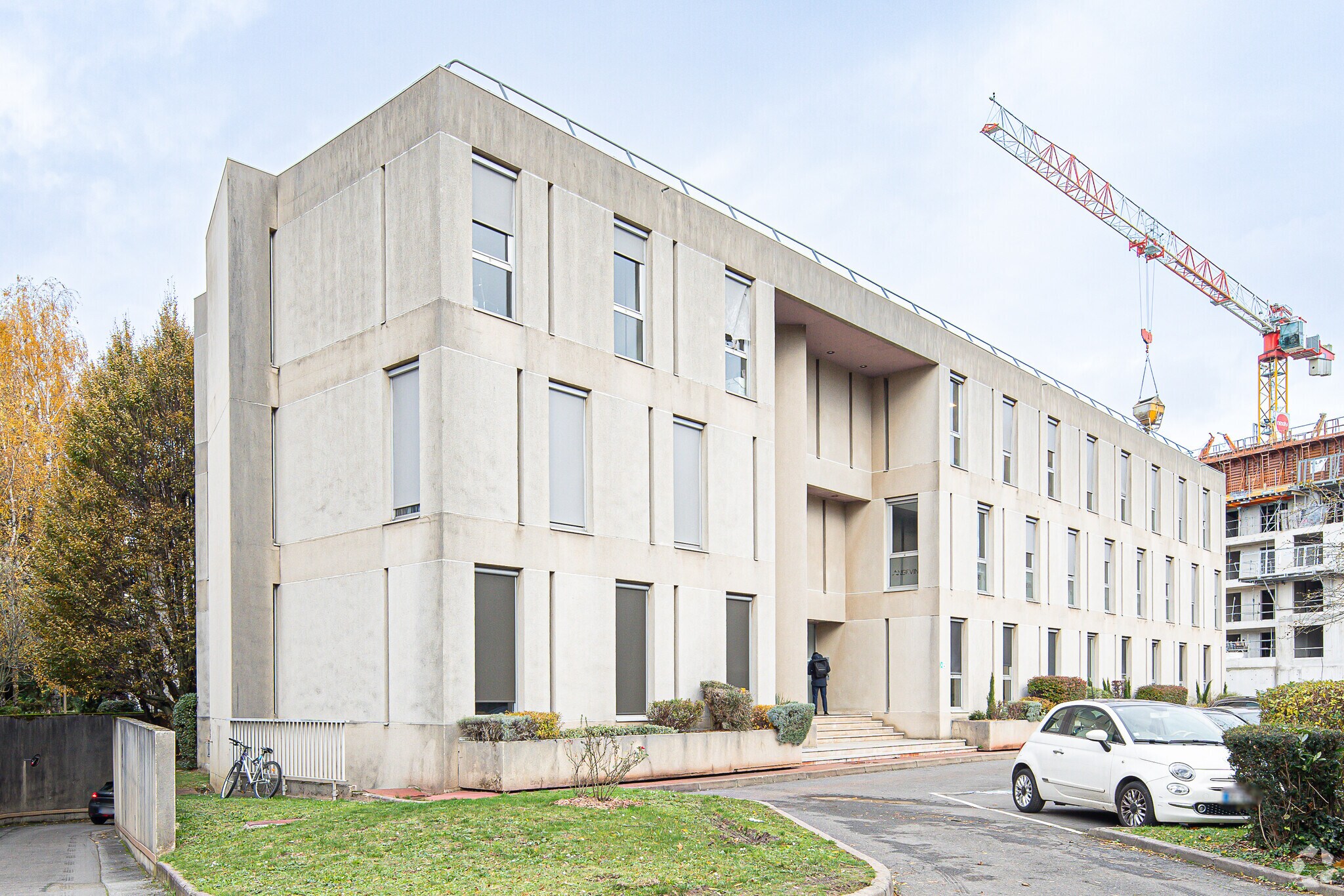 8-10 Rue Des Frères Caudron, Vélizy-Villacoublay à louer Photo principale– Image 1 sur 3