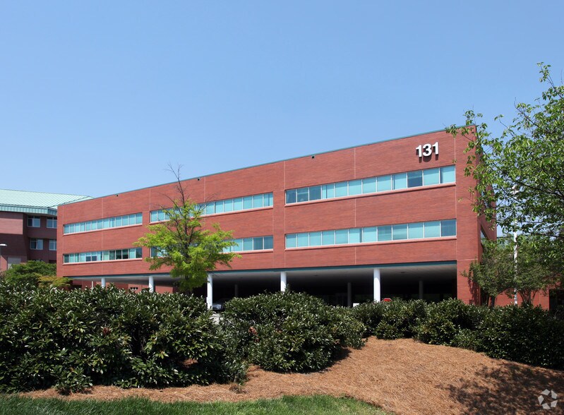 131 Commonwealth Dr, Greenville, SC à louer - Photo de l’immeuble – Image 1 sur 3