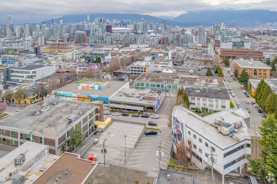 33 E 8th Ave, Vancouver, BC à louer - Photo de l’immeuble – Image 3 sur 4
