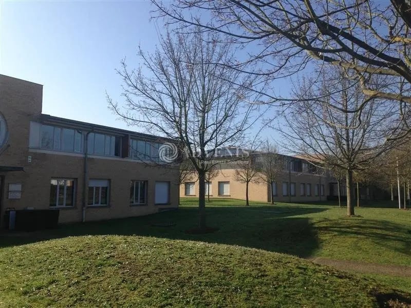 Bureau dans Voisins-le-Bretonneux à louer Photo de l’immeuble– Image 1 sur 6