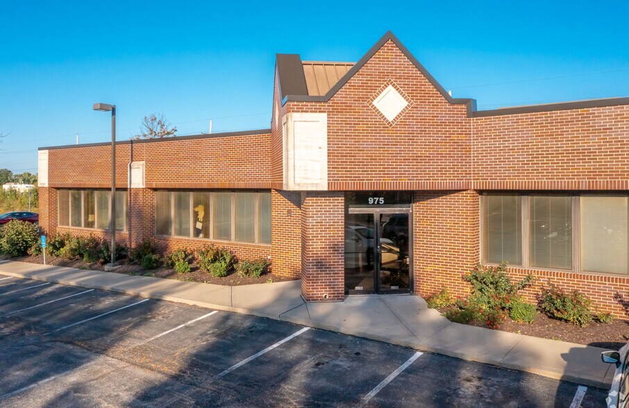 975 N Mur-Len Rd, Olathe, KS à vendre - Photo de l’immeuble – Image 1 sur 9