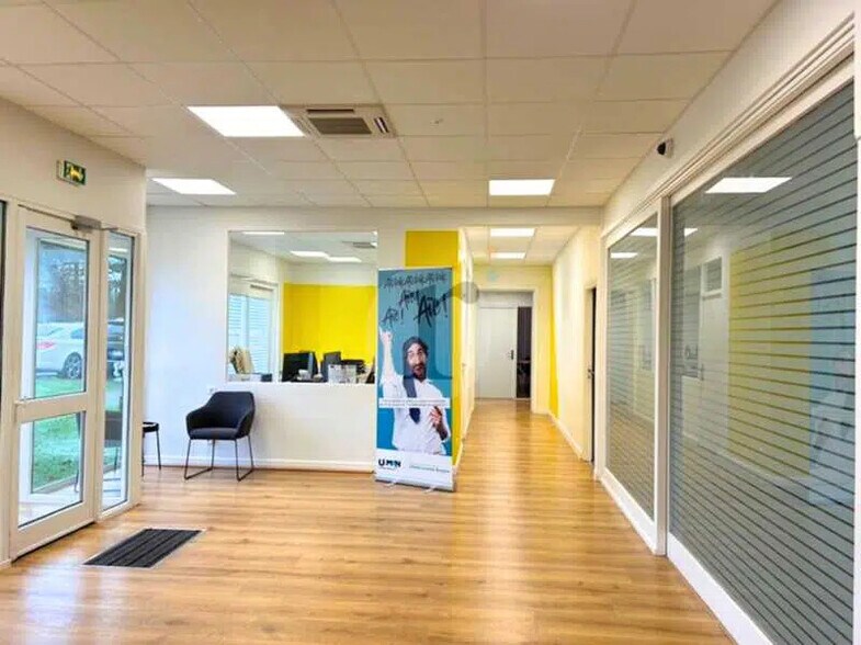 Bureau dans Templemars à vendre - Photo de l’immeuble – Image 3 sur 5