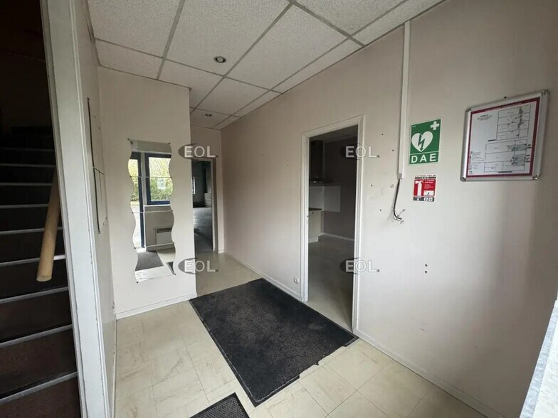 Local d’activités dans Lisses à louer - Photo de l’immeuble – Image 2 sur 5