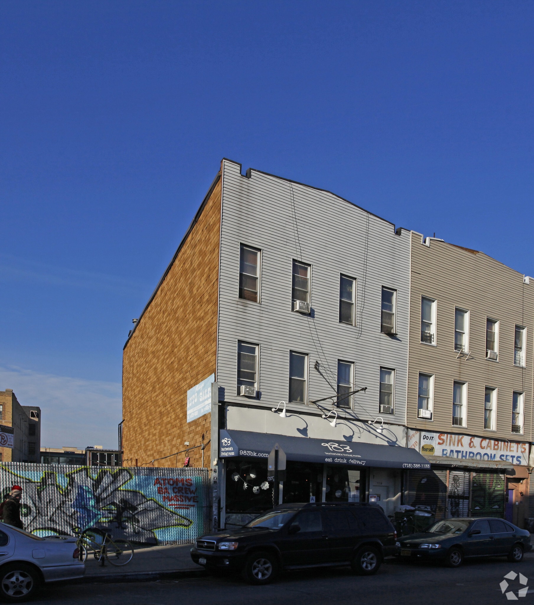 983 Flushing Ave, Brooklyn, NY à louer Photo principale– Image 1 sur 3