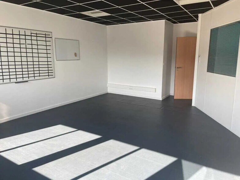 Bureau dans Floirac à louer - Photo de l’immeuble – Image 3 sur 7