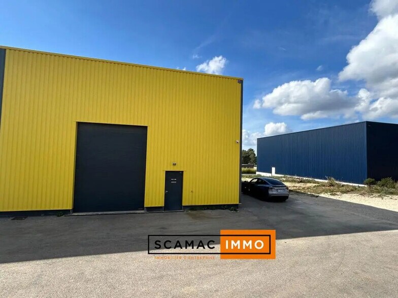 Industriel/Logistique dans Signes à louer - Photo de l’immeuble – Image 1 sur 4