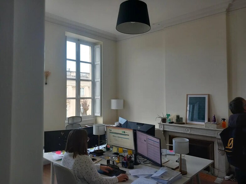 Bureau dans Bordeaux à louer - Photo de l’immeuble – Image 3 sur 9