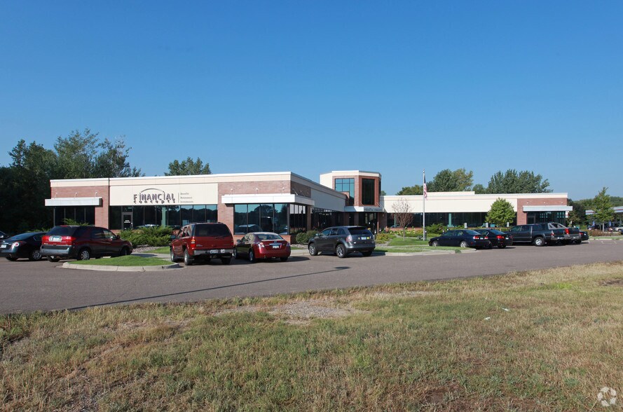 9655 Schmidt Lake Rd, Plymouth, MN à vendre - Photo de l’immeuble – Image 1 sur 14