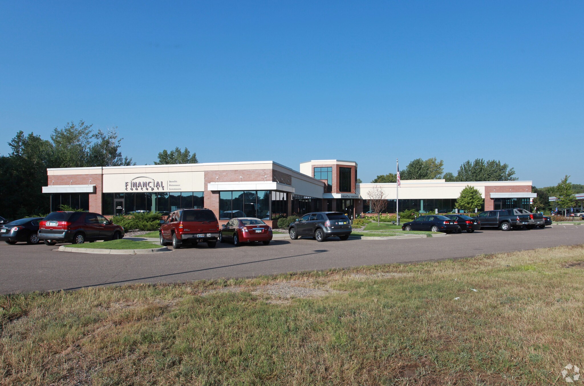 9655 Schmidt Lake Rd, Plymouth, MN à vendre Photo de l’immeuble– Image 1 sur 15