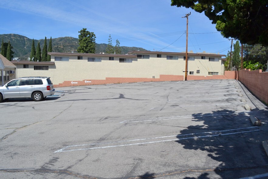 2817 Montrose Ave, Glendale, CA à vendre - Photo de l’immeuble – Image 2 sur 8