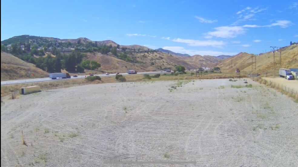 32300 Castaic Rd, Castaic, CA à vendre - Photo de l’immeuble – Image 3 sur 9