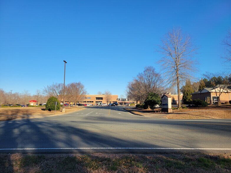 N First St, Mebane, NC à vendre - Photo de l’immeuble – Image 3 sur 5