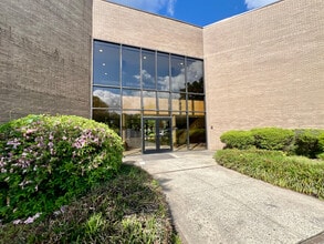 1 Harbison Way, Columbia, SC à louer Photo de l’immeuble– Image 2 sur 5