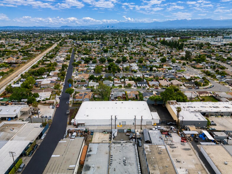 2728 N Slater Ave, Compton, CA à louer - Photo de l’immeuble – Image 3 sur 11