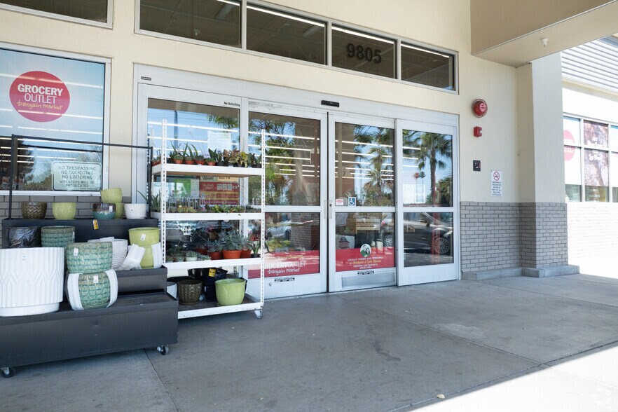 9805 Mason Ave, Chatsworth, CA à vendre - Photo de l’immeuble – Image 3 sur 5