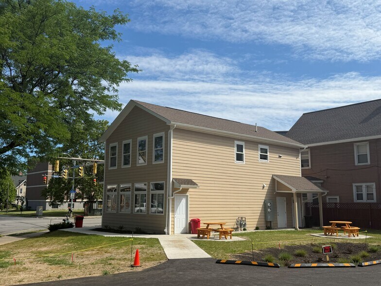 773 E Main St, Rochester, NY à vendre - Photo de l’immeuble – Image 3 sur 7