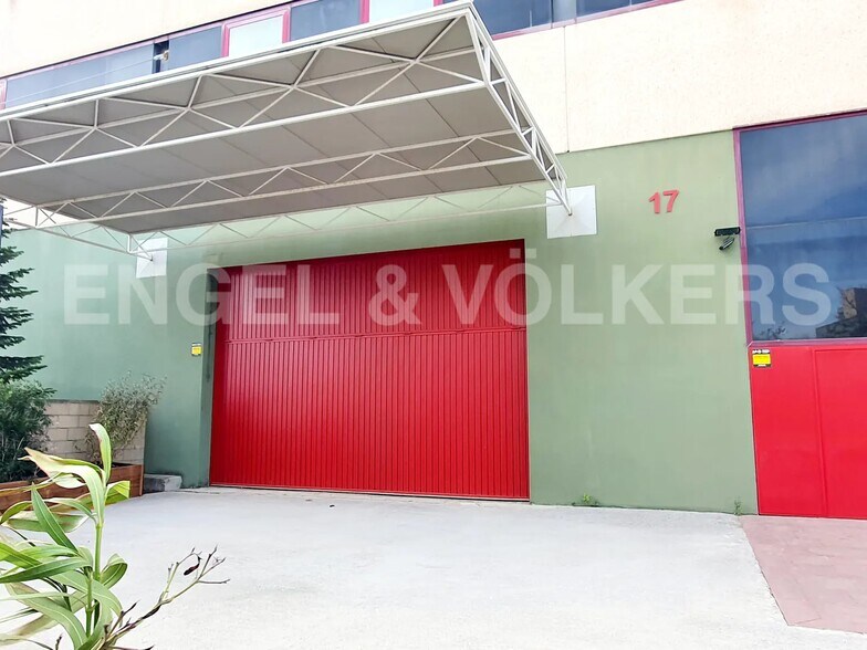 Industriel/Logistique dans Badalona, Barcelona à vendre - Photo de l’immeuble – Image 2 sur 5