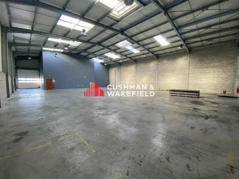 Local d’activités dans Toulouse à louer - Photo de l’immeuble – Image 2 sur 7