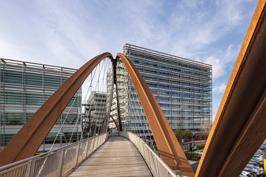 566 Chiswick High Rd, Londres à louer - Photo de l’immeuble – Image 2 sur 3