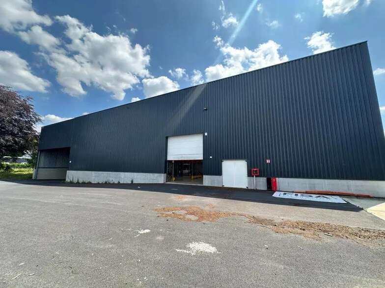 Industriel/Logistique dans LA CHAPELLE-D'ARMENTIERES à vendre - Photo de l’immeuble – Image 1 sur 17