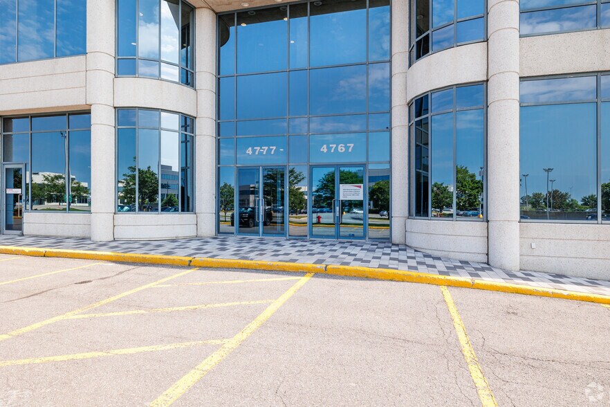 4767-4787 Rue Lévy, Montréal, QC à louer - Photo de l’immeuble – Image 3 sur 4
