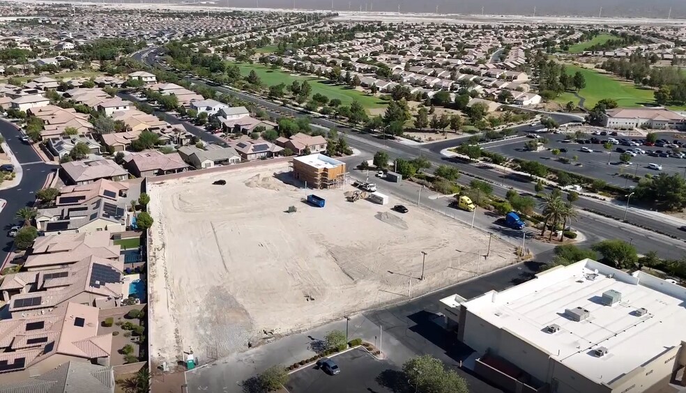 7325 Aliante Pky, North Las Vegas, NV à louer - Photo de l’immeuble – Image 2 sur 5