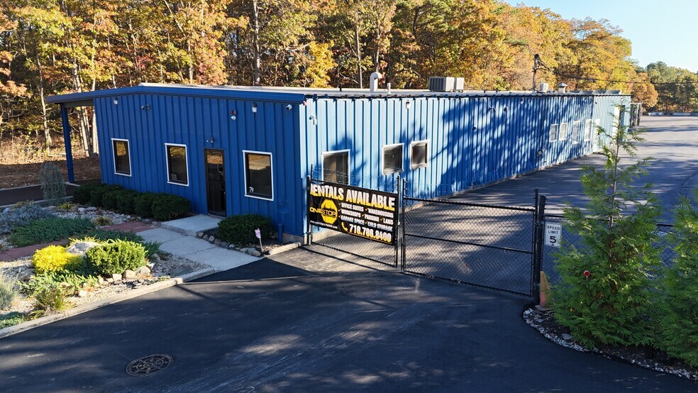 79 Cedarhurst Ave, Medford, NY à louer - Photo de l’immeuble – Image 2 sur 12