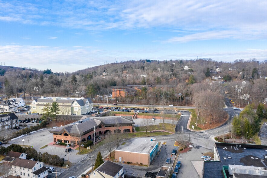 345 Kear St, Yorktown Heights, NY à louer - Aérien – Image 3 sur 4