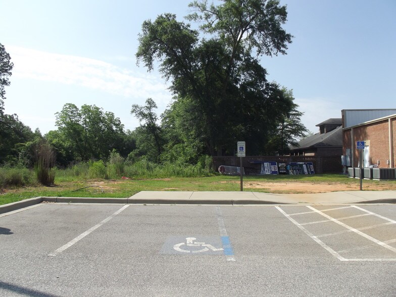 693 Bultman Dr, Sumter, SC à vendre - Photo de l’immeuble – Image 2 sur 5