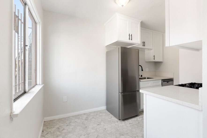 4421 Wall St, Los Angeles, CA à vendre - Photo de l’immeuble – Image 3 sur 12