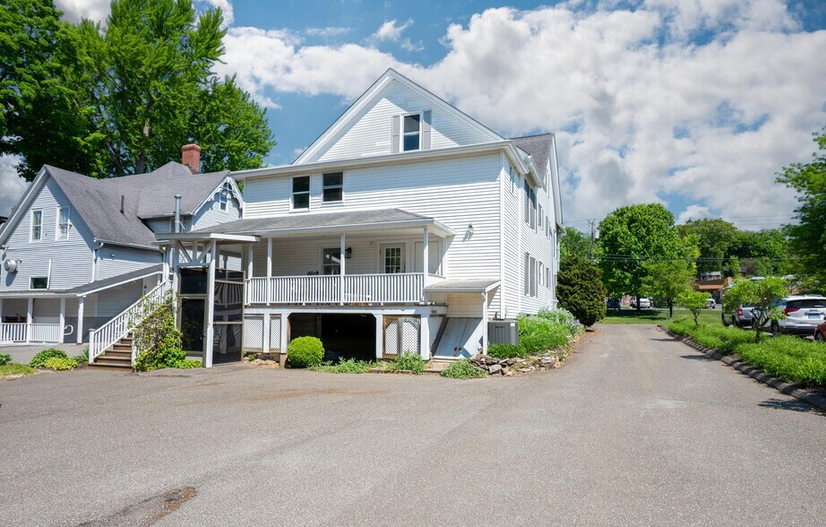 14 Elm St, New Milford, CT à louer - Photo de l’immeuble – Image 3 sur 31