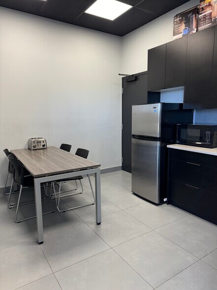 6542 Sparrow Dr, Leduc, AB à louer - Photo de l’immeuble – Image 3 sur 4