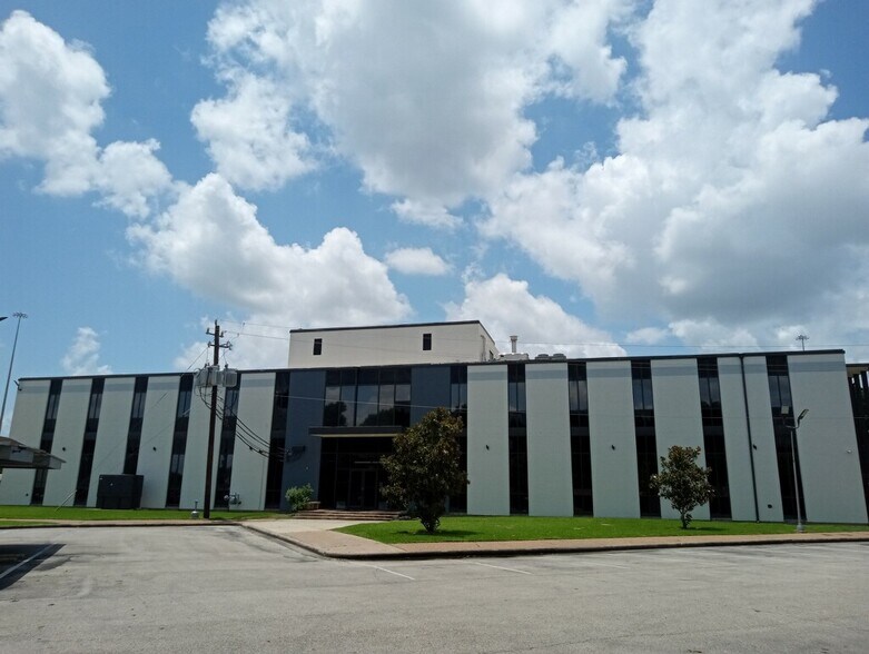 7141 Office City Dr, Houston, TX à louer - Photo de l’immeuble – Image 1 sur 13