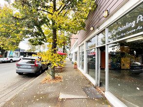 236-240 E Main St, Springfield, OR à louer Photo de l’immeuble– Image 1 sur 4