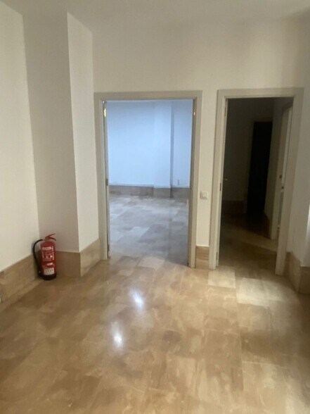 Bureau dans València à louer - Photo de l’immeuble – Image 2 sur 24
