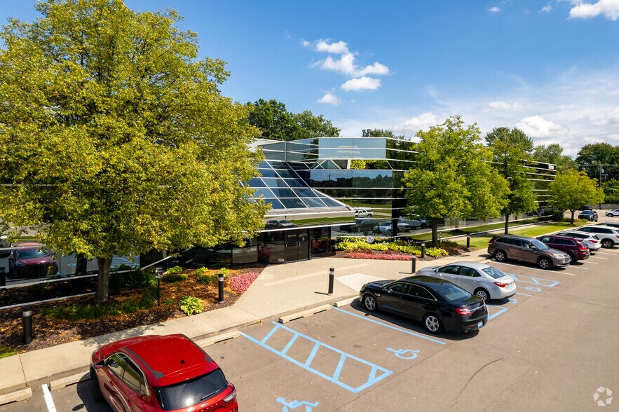 32000 Northwestern Hwy, Farmington Hills, MI à louer - Photo principale – Image 1 sur 10