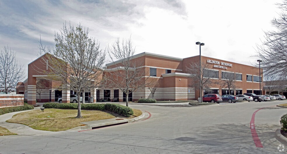 800 Orthopedic Way, Arlington, TX à louer - Photo de l’immeuble – Image 3 sur 7