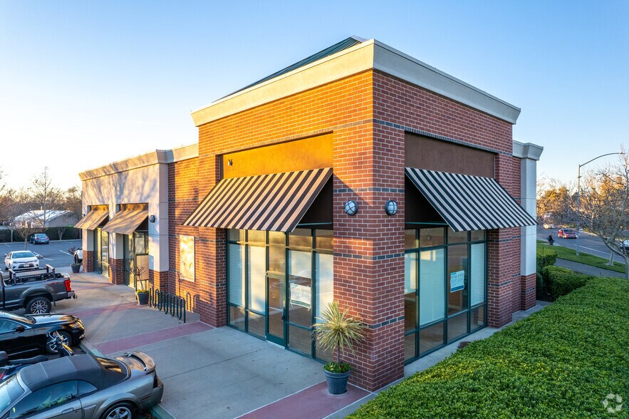 2151 Cowell Blvd, Davis, CA à louer - Photo principale – Image 1 sur 3