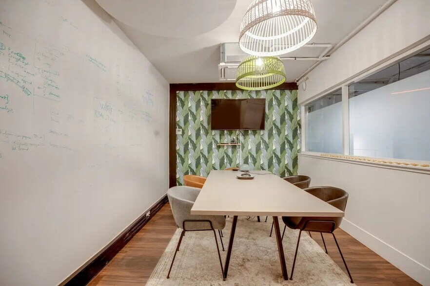 18 Rue D'Hauteville, Paris à louer - Photo de l’immeuble – Image 2 sur 3