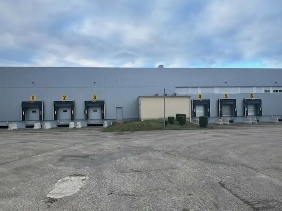 Industriel/Logistique dans Val-de-Reuil à louer Photo de l’immeuble– Image 1 sur 9