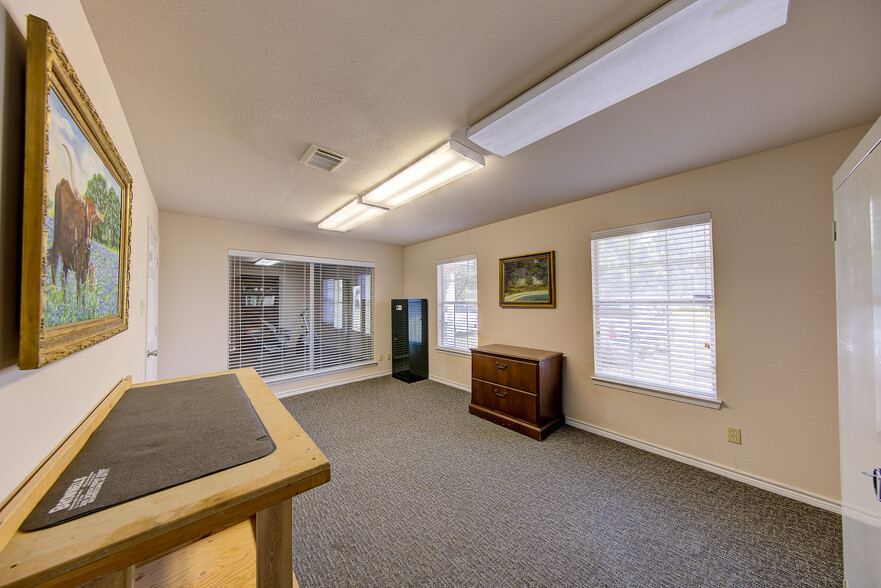 4095 SE I 10 Frontage Rd, Sealy, TX à vendre - Photo de l’immeuble – Image 3 sur 53