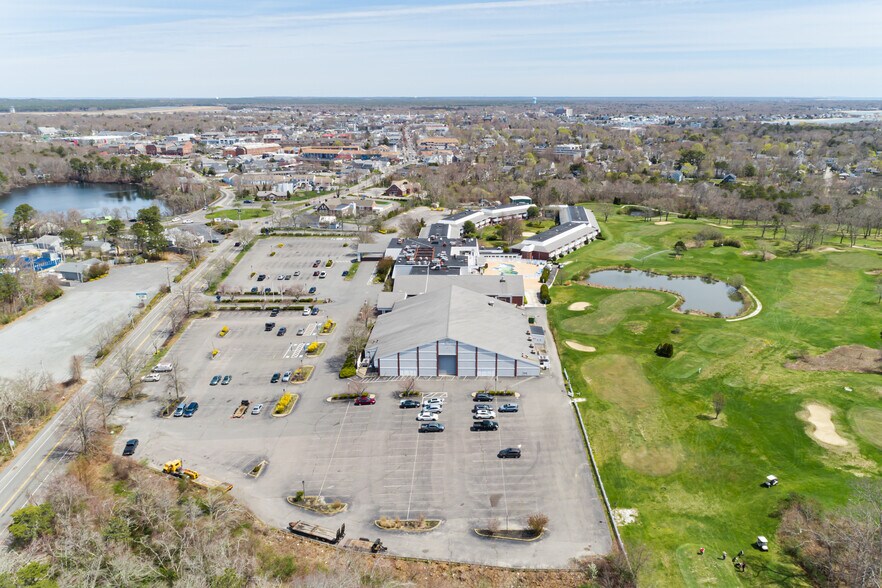749 Main St, Hyannis, MA à louer - Photo de l’immeuble – Image 3 sur 5
