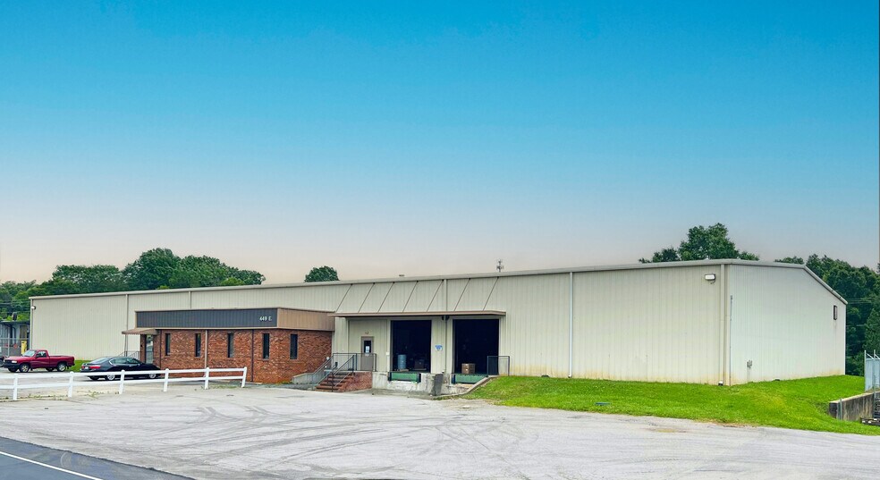 449 E Suber Rd, Greer, SC à louer - Photo de l’immeuble – Image 1 sur 12