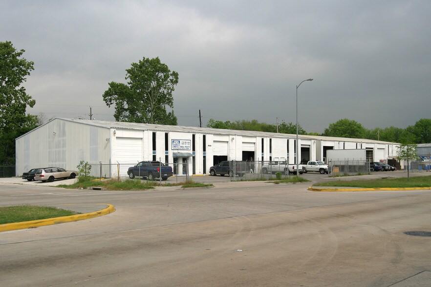 5427-5441 Gessner Rd, Houston, TX à louer - Photo de l’immeuble – Image 2 sur 13