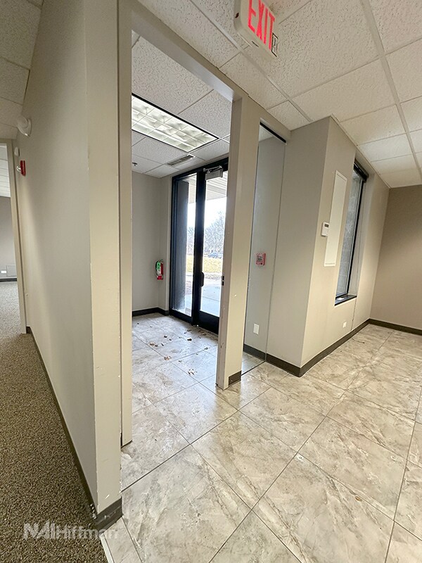 300-490 Quail Ridge Dr, Westmont, IL à louer Photo intérieure– Image 1 sur 11