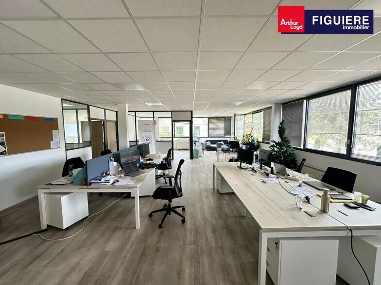 1330 Avenue Jean-René Guillibert Gautier De La Lauzière, Aix-en-Provence à louer - Photo de l’immeuble – Image 1 sur 8