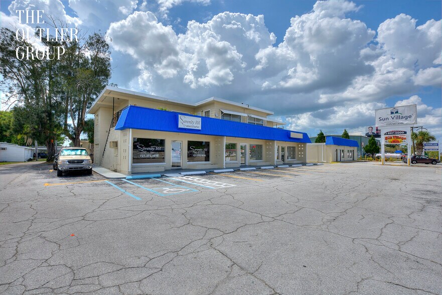 12300 Seminole Blvd, Largo, FL à louer - Photo de l’immeuble – Image 2 sur 5